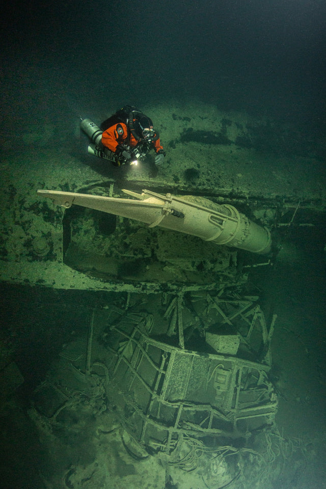G-90 hävittäjän, Saksan laivaston mukaan “torpedoveneen”, keulaosa on ylösalaisin meren pohjalla 90 metrin syvyydessä.