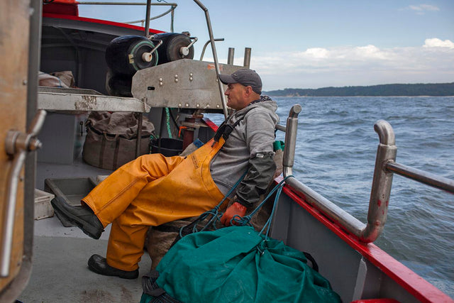 Med fiskebåt på Östersjön. Artus Niemczyk. Bild: Pekka Turunen
