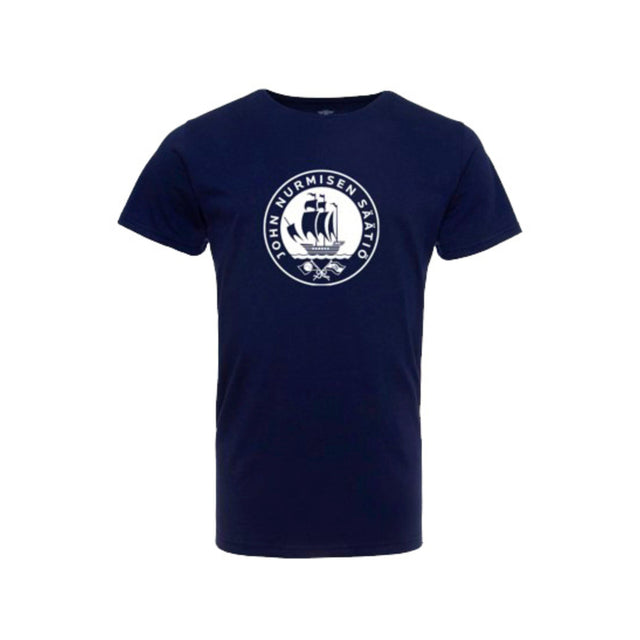 John Nurmisen Säätiön T-paita merensinisessä värissä on valmistettu yhteistyössä Pure Wasten kanssa.